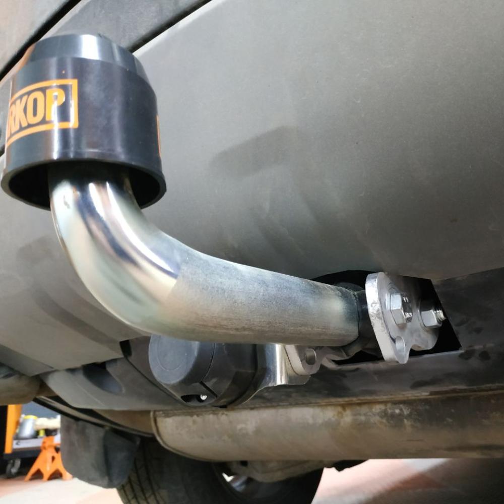 Фаркоп Land Rover Discovery Sport L550 (SUV) 2014-2019 Galia R104A