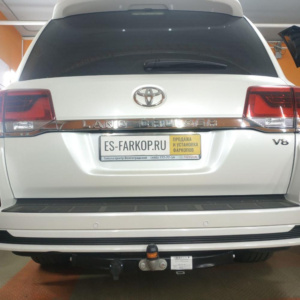 Фаркоп Toyota Land Cruiser 200 Executive (SUV) 2016-2021 Berg F.5713.004