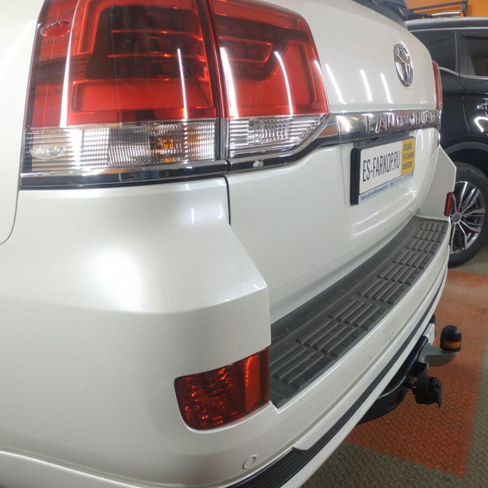 Фаркоп Toyota Land Cruiser 200 Executive (SUV) 2016-2021 Berg F.5713.004