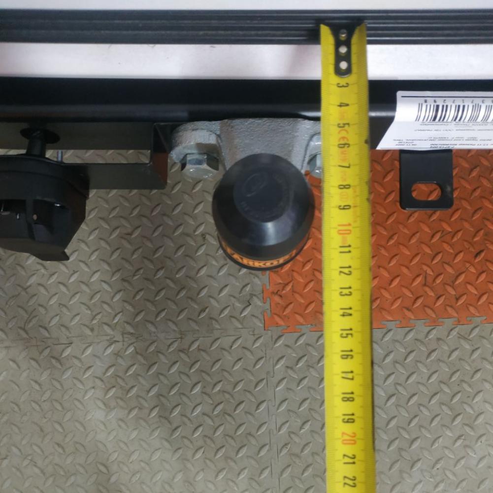 Фаркоп Toyota Land Cruiser 200 Executive (SUV) 2016-2021 Berg F.5713.004