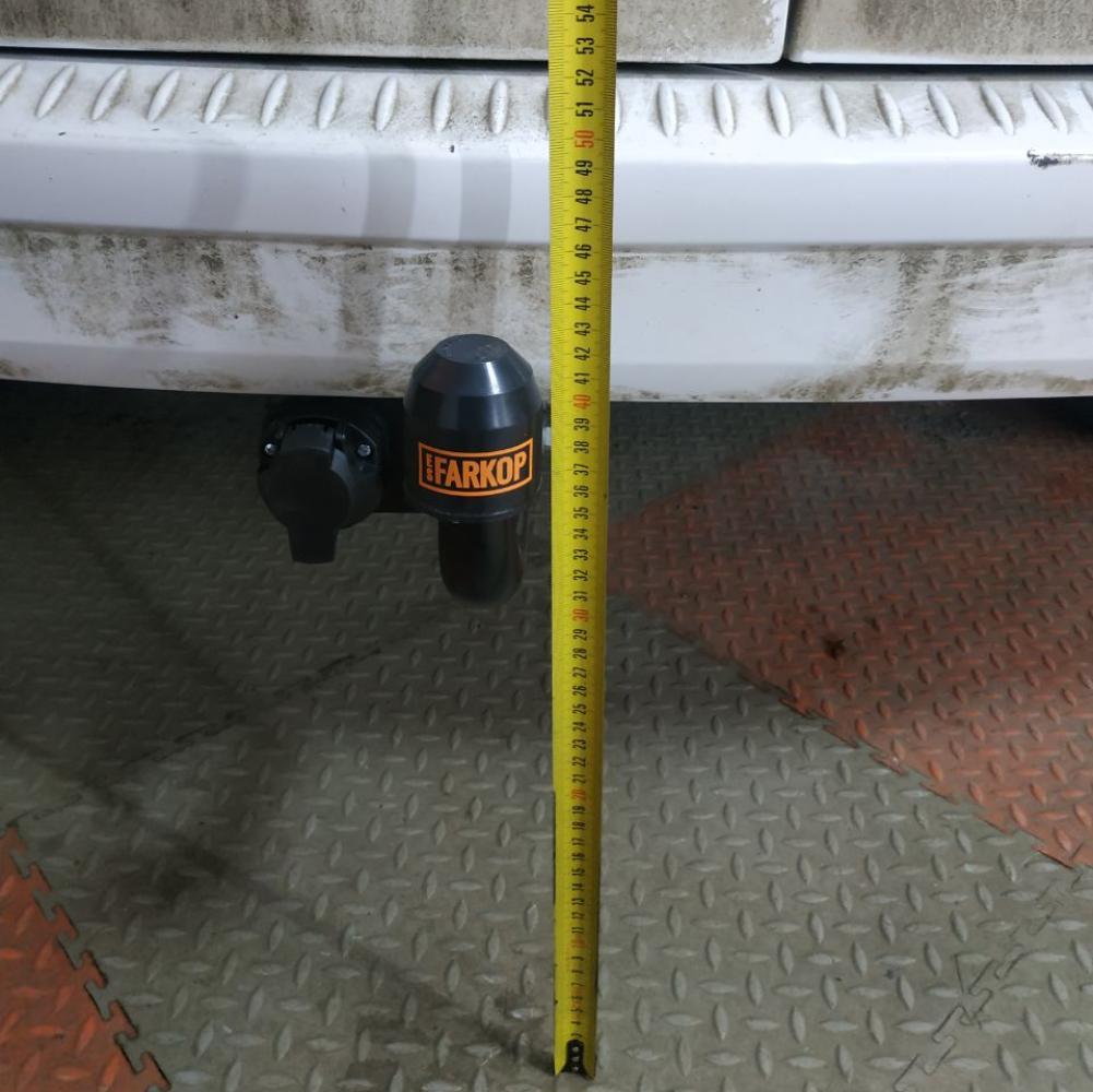 Фаркоп LADA Largus R90 (SW) 2012-2020 Berg F.6011.003